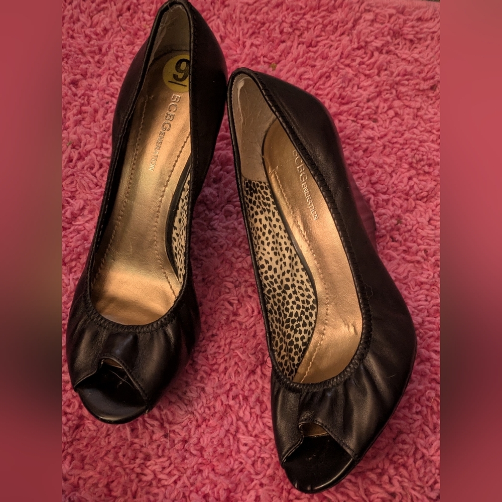 BCBG Elegant Black Peep Toe Wedged Heels: Size: 9